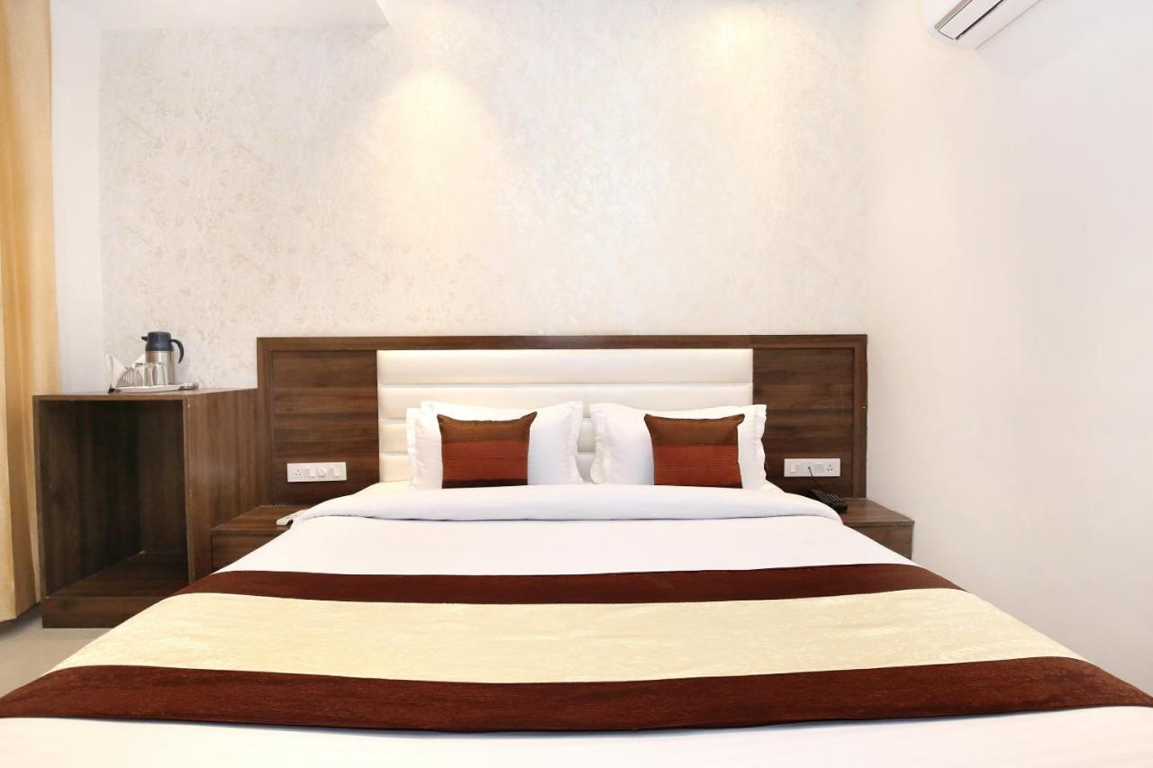 Oyo 11680 Hotel Grand Star Amritsar Buitenkant foto